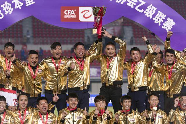 关于惊险对决中，球队获得胜利，晋级下一阶段的信息