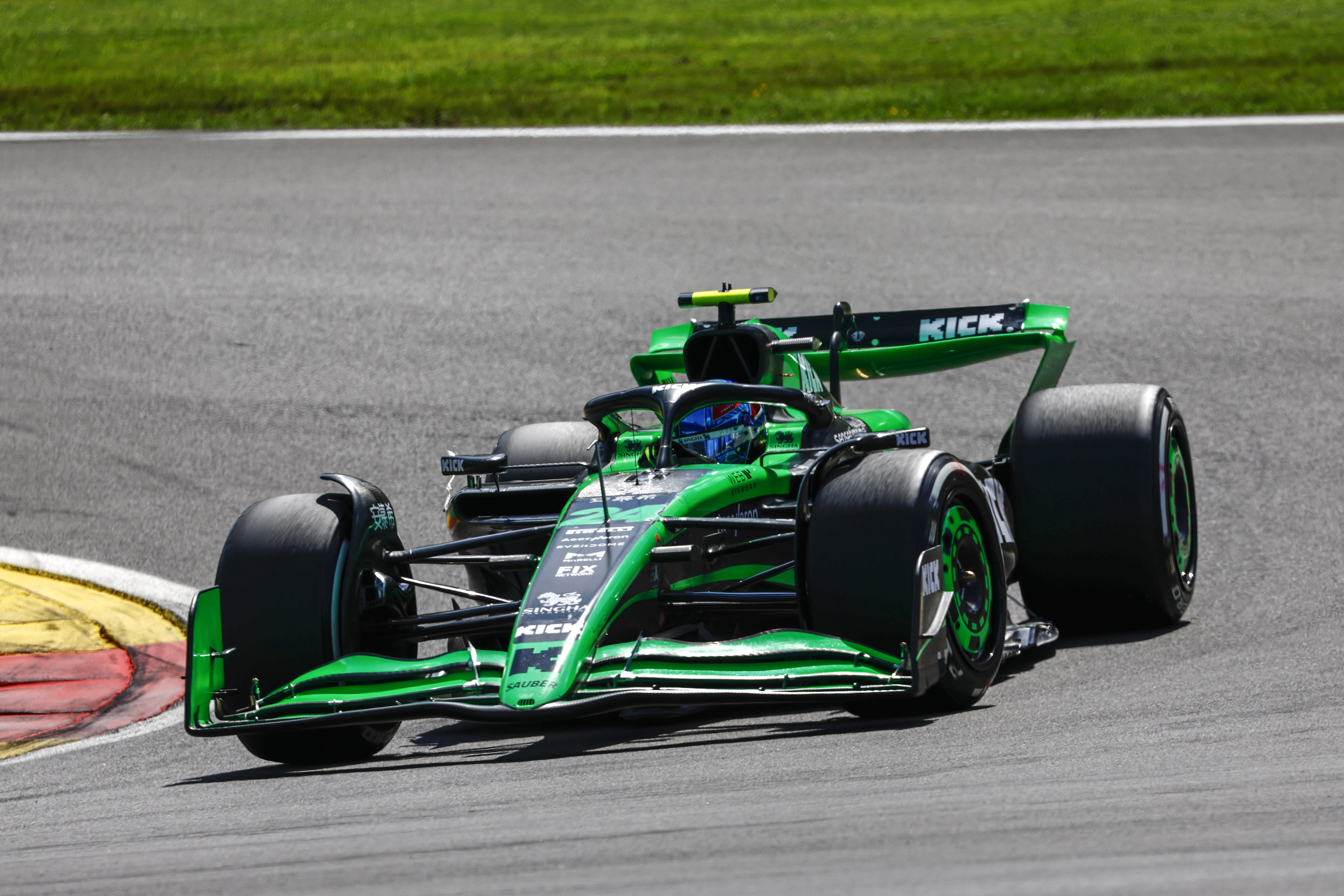 法拉利完胜索伯车队，皮亚斯特里高光表现