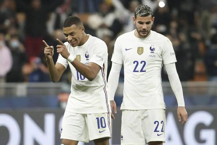 丹麦碾压墨西哥，奥亚尔萨瓦尔带队取胜