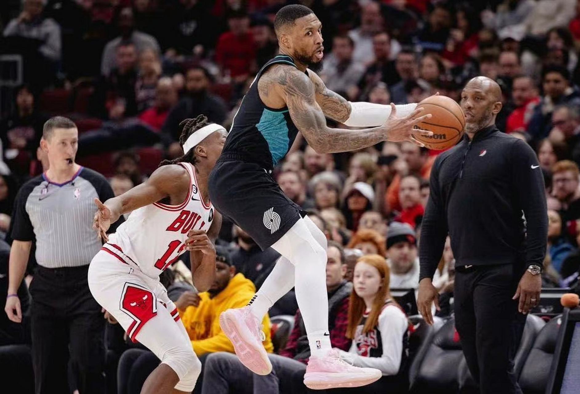 北京队鏖战公牛，利拉德惊艳四座