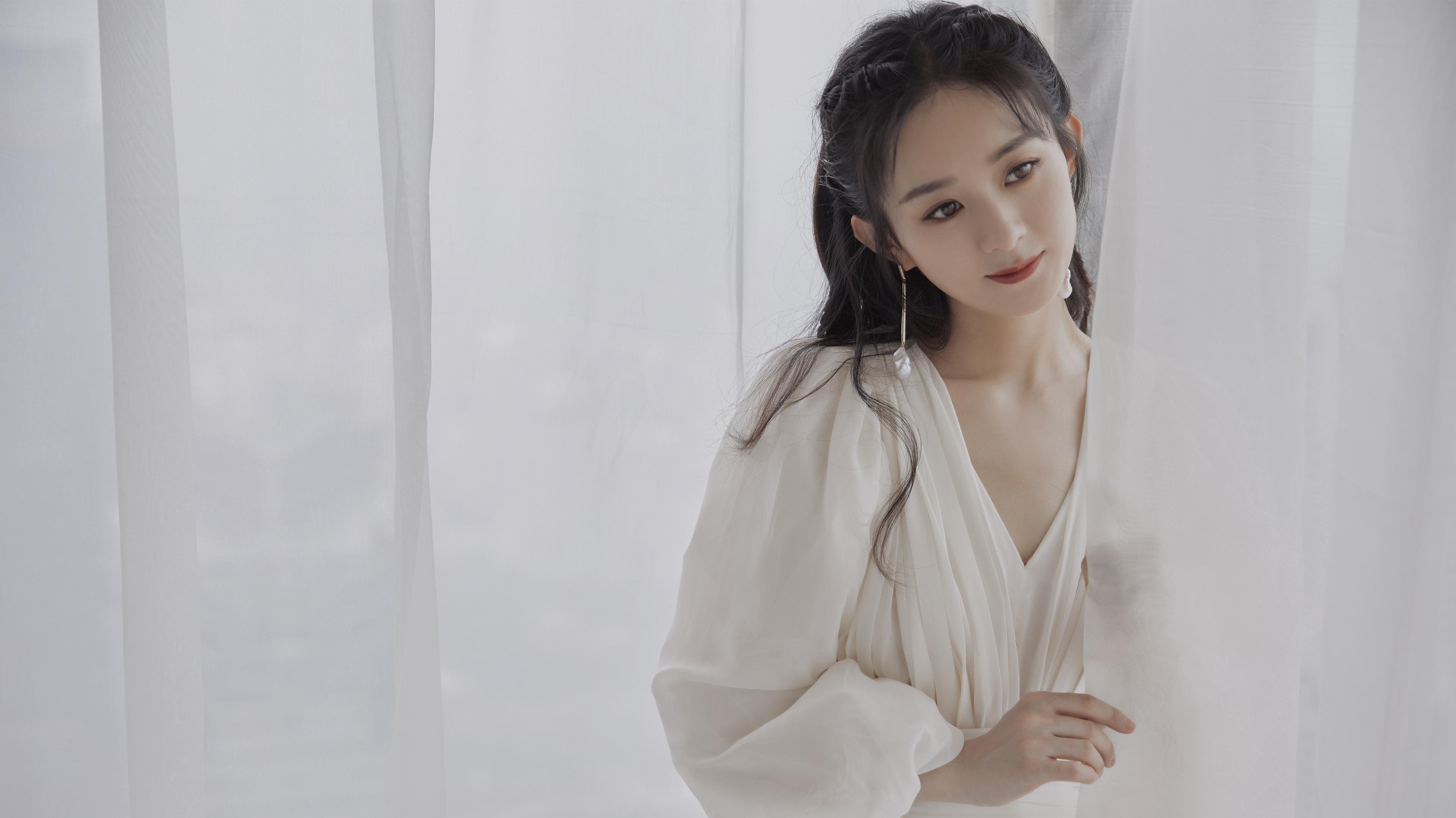 伊比利亚冷锋，西班牙球队掀翻米兰，莱万戴帽闪耀全场